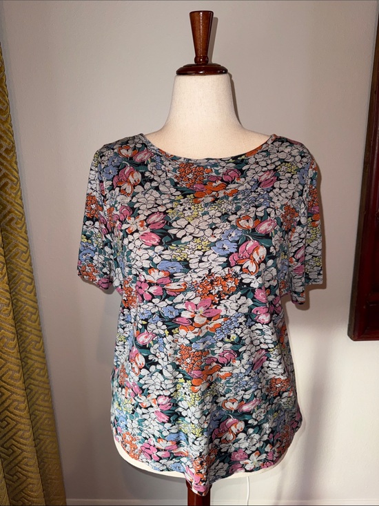 Anthropologie Tops - Anthropologie Floral Scoop-Neck Tee in Multicolor Print